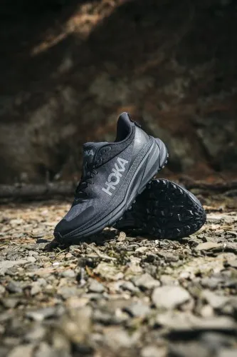 Hoka Challenger 7 GORE-TEX Black / Black  Built at the intersection of road and trail, the Challenger 7 GTX has been completely 