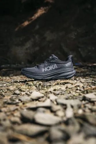 Hoka Challenger 7 GORE-TEX Black / Black  Built at the intersection of road and trail, the Challenger 7 GTX has been completely 