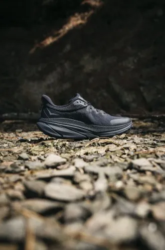 Hoka Challenger 7 GORE-TEX Black / Black  Built at the intersection of road and trail, the Challenger 7 GTX has been completely 