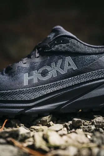 Hoka Challenger 7 GORE-TEX Black / Black  Built at the intersection of road and trail, the Challenger 7 GTX has been completely 