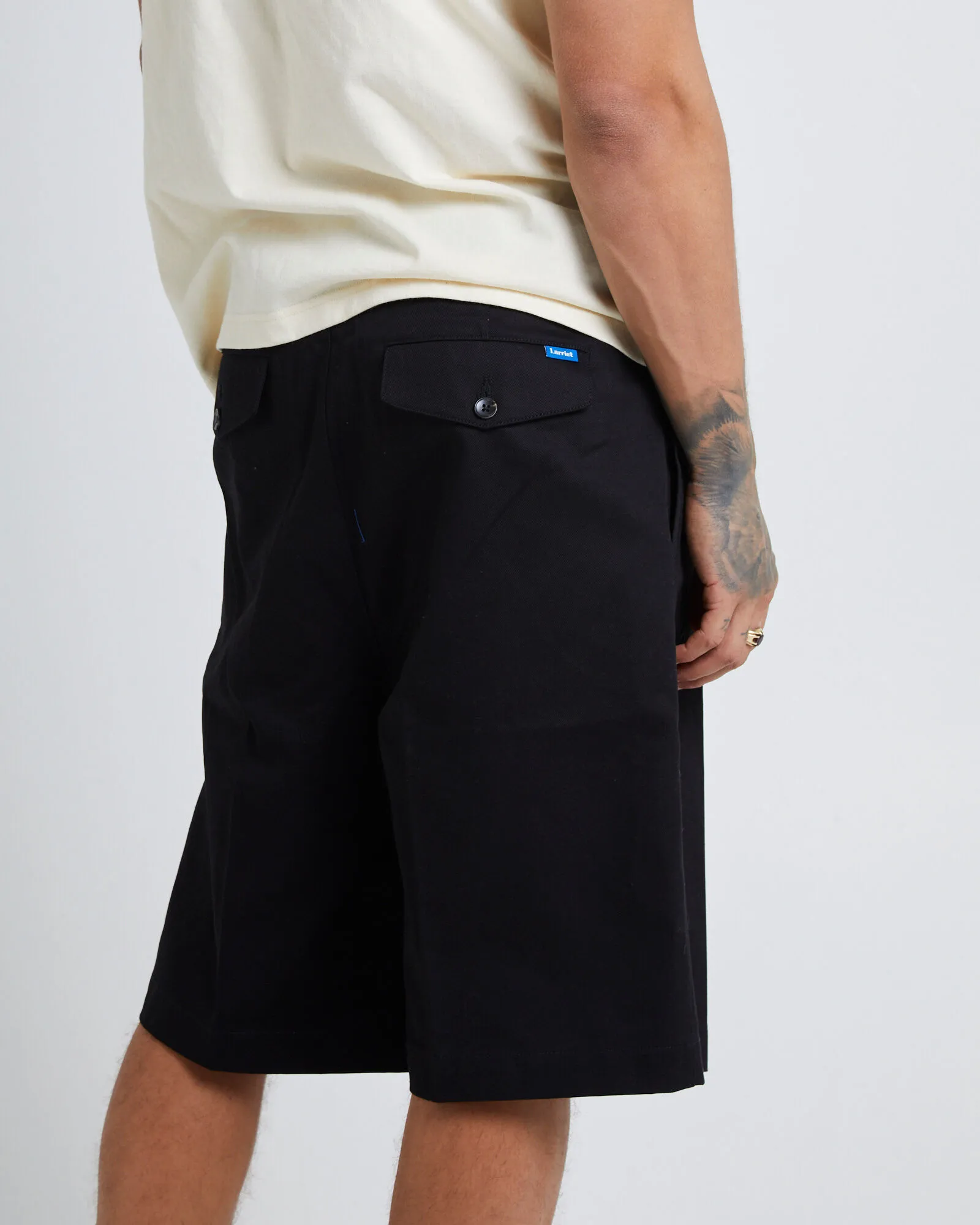 Larriet Lyu Short Black