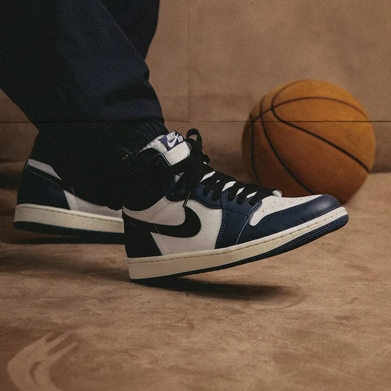 Nike Air Jordan 1 Retro High OG *Midnight Navy* Midnight Navy / Black / White / Sail