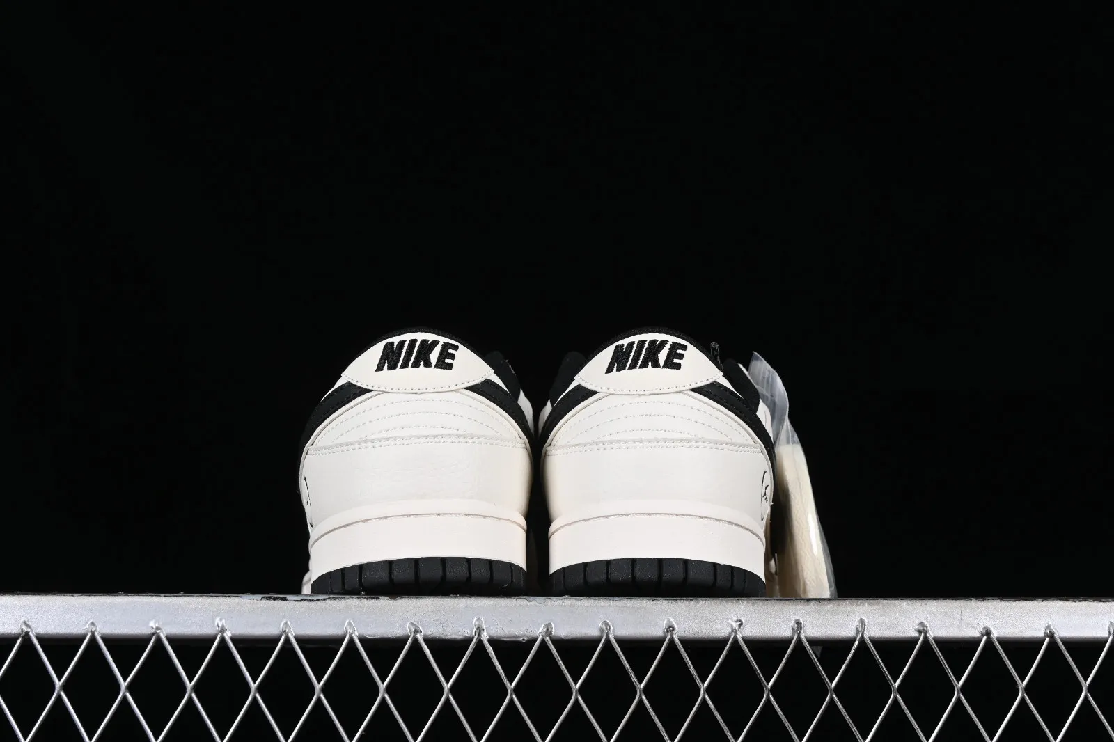 Nike SB Dunk Low Off White Black XD1688-015