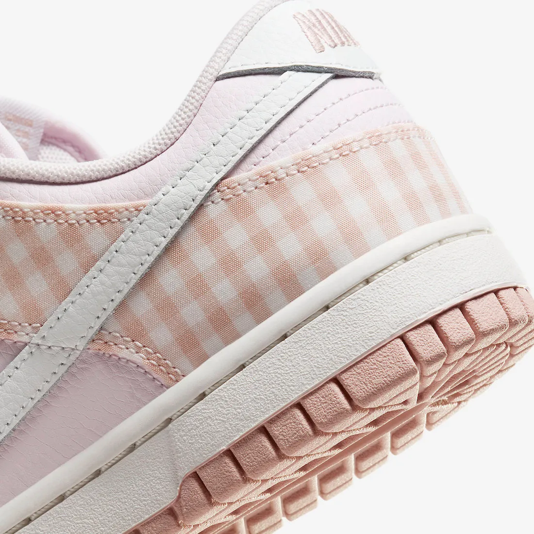 Nike SB Dunk Low Pearl Pink Gingham Summit White Pink Oxford FB9881-600