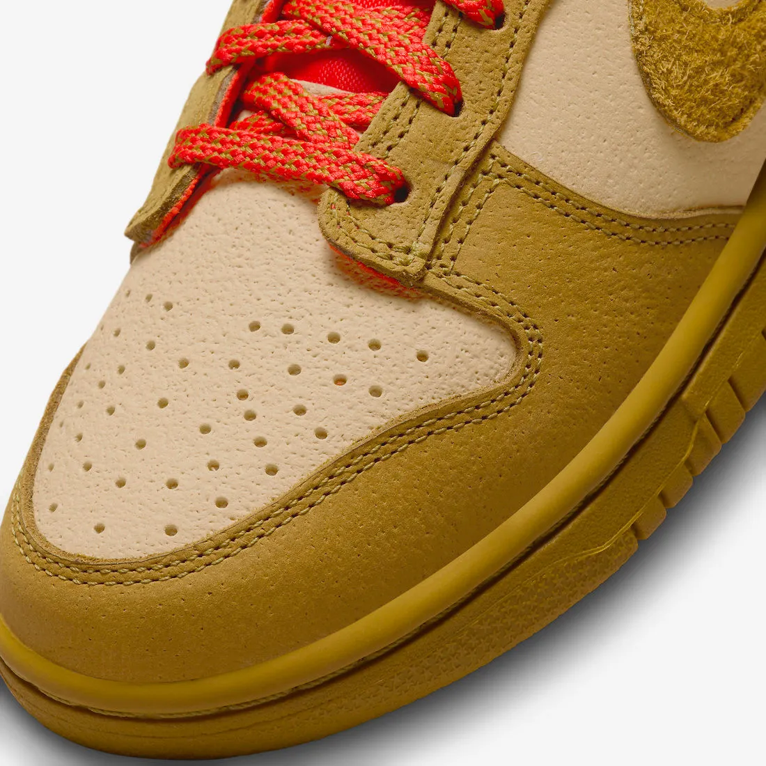 Nike SB Dunk Low Sesame Bronzine Picante Red FQ8897-252