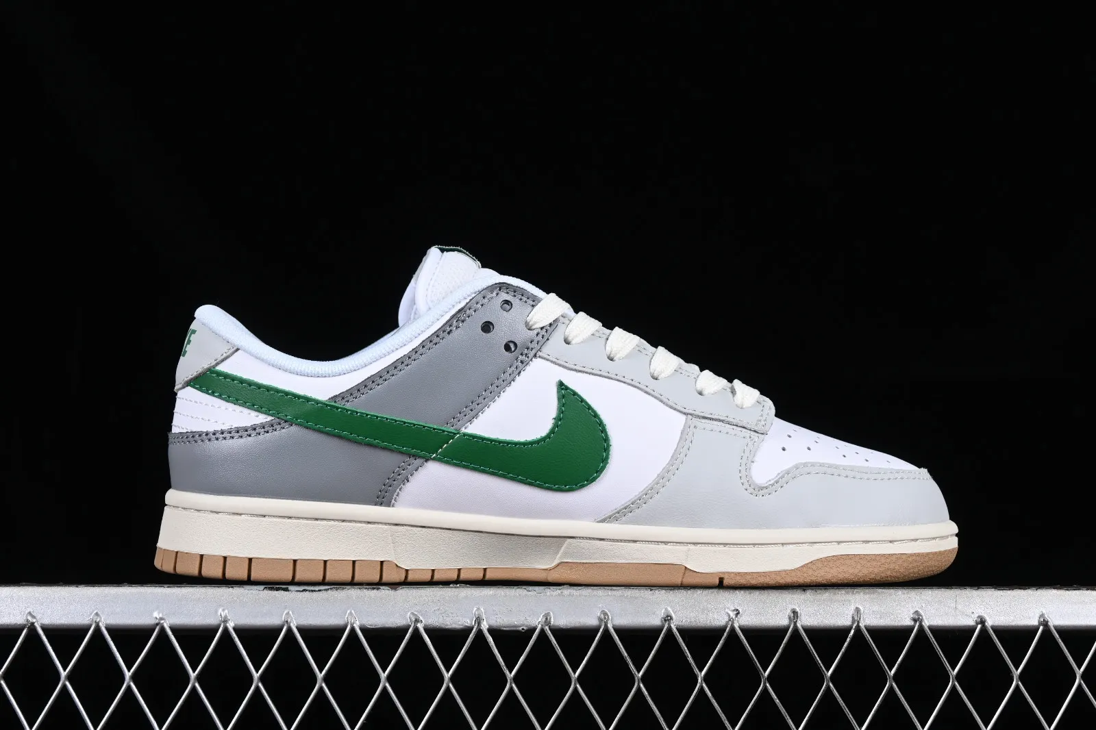 Nike SB Dunk Low Vintage Green White Grey 624044-131