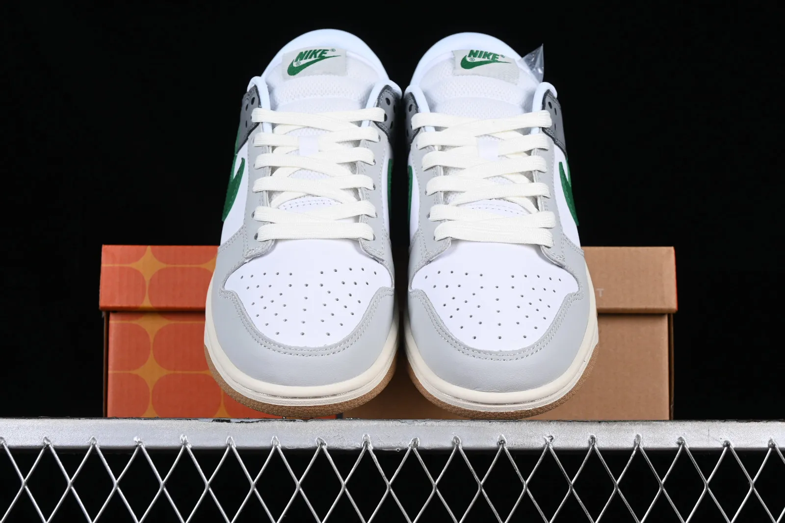 Nike SB Dunk Low Vintage Green White Grey 624044-131