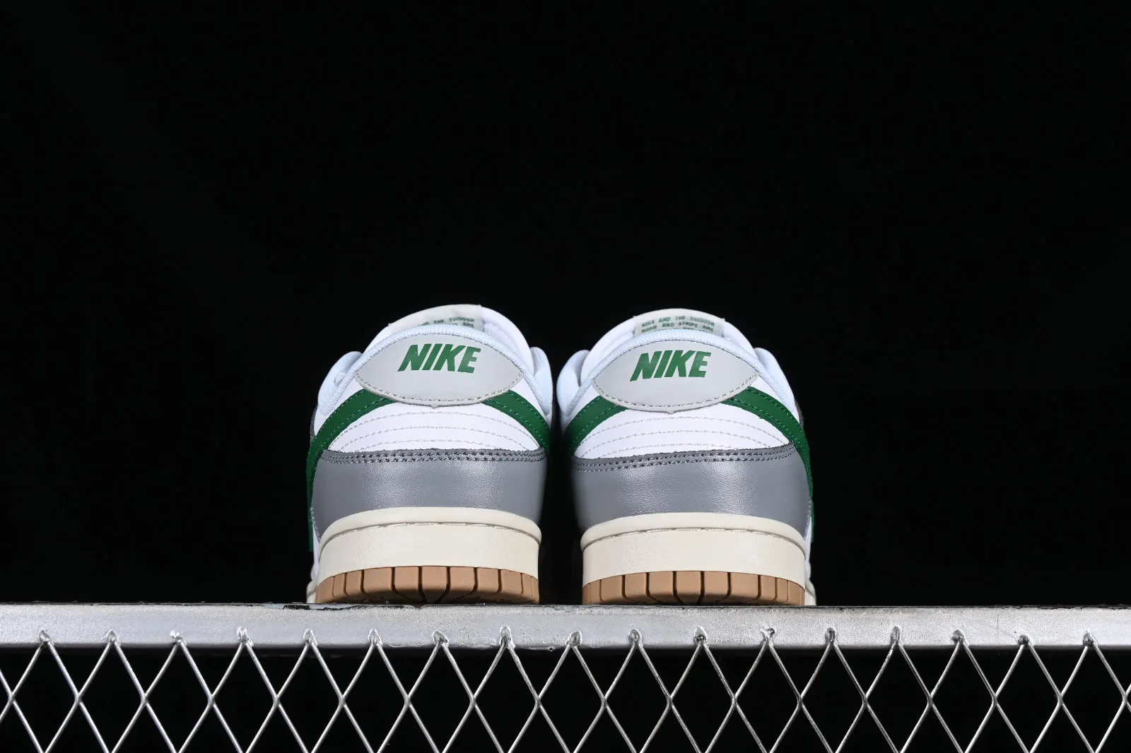 Nike SB Dunk Low Vintage Green White Grey 624044-131